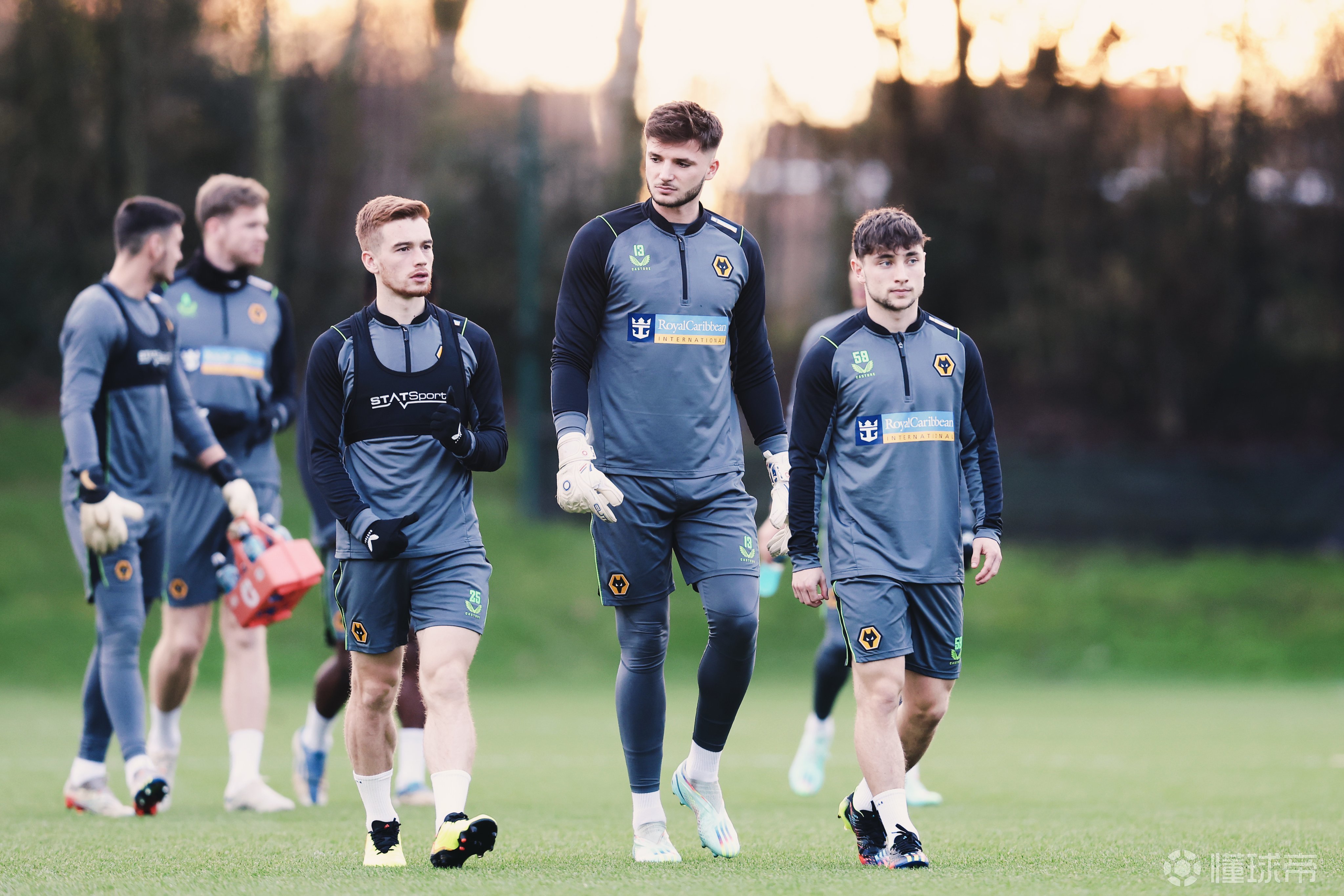 包含足总杯倒计时；多伦多猛龙今晚回应争议；细节引发关注；话题不断；更衣室氛围转暖的词条