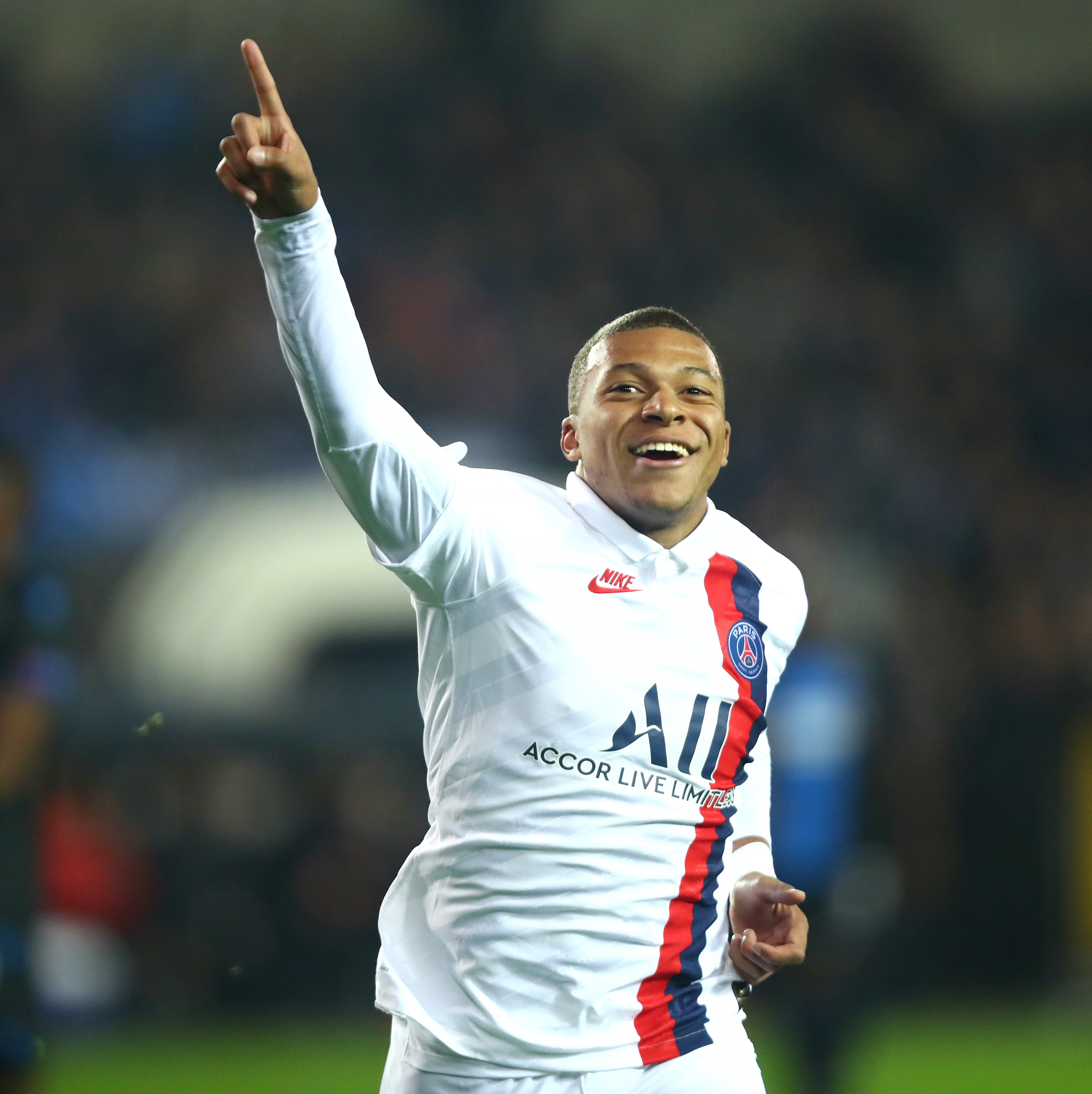 姆巴佩回归赛场，败北首场状态亮眼，曼联观众沸腾！的简单介绍