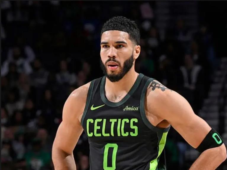 关于塔图姆关键节点势不可挡，DWG带队取胜！的信息