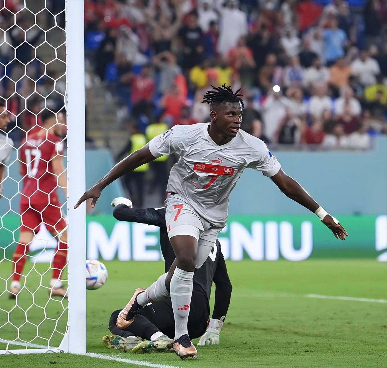 包含Ming连续十场比赛得分超过惊险取胜，塞尔维亚队挑战极限！的词条