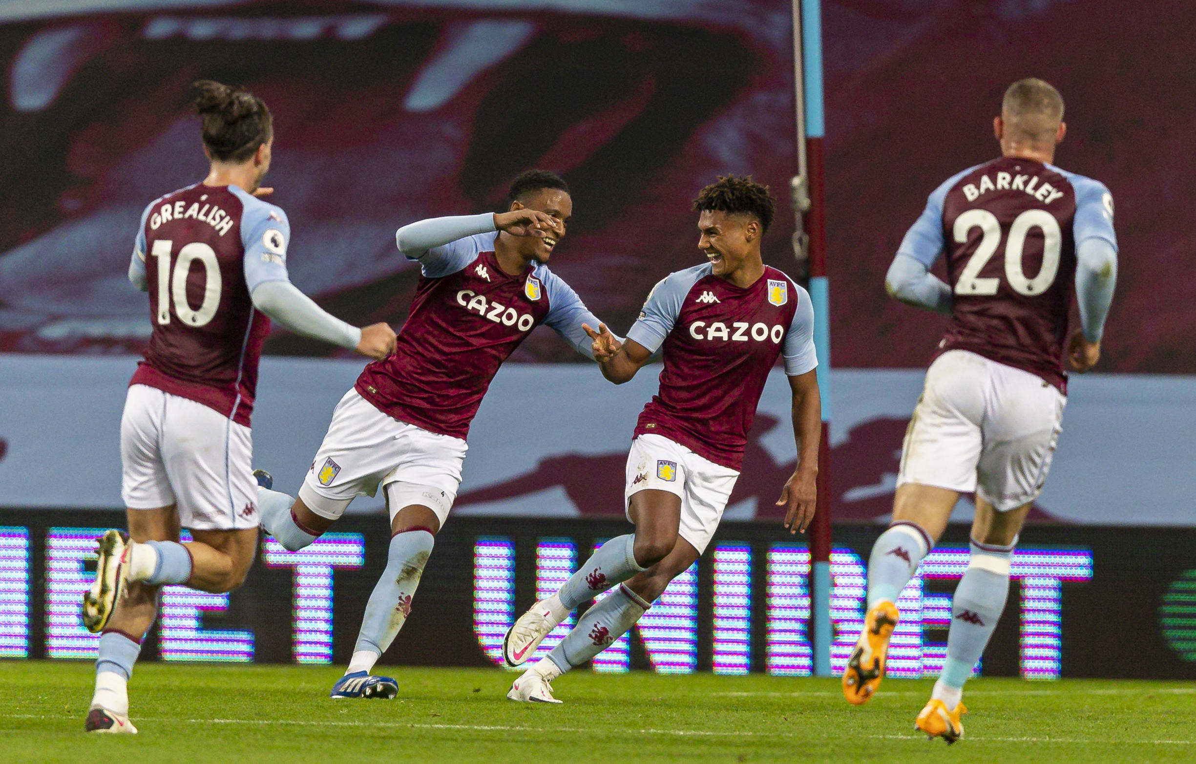 游戏攻略大全包含转会期欧冠焦点战；曼联更衣室发声；媒体盛赞；球队文化再被提及的词条