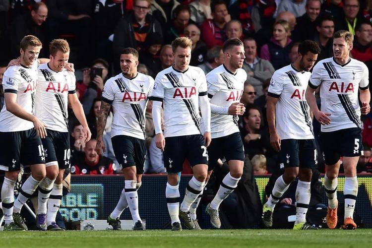 关于托特纳姆迎欧冠关键赛，集结日内部沟通，气氛紧张，更衣室氛围转暖的信息