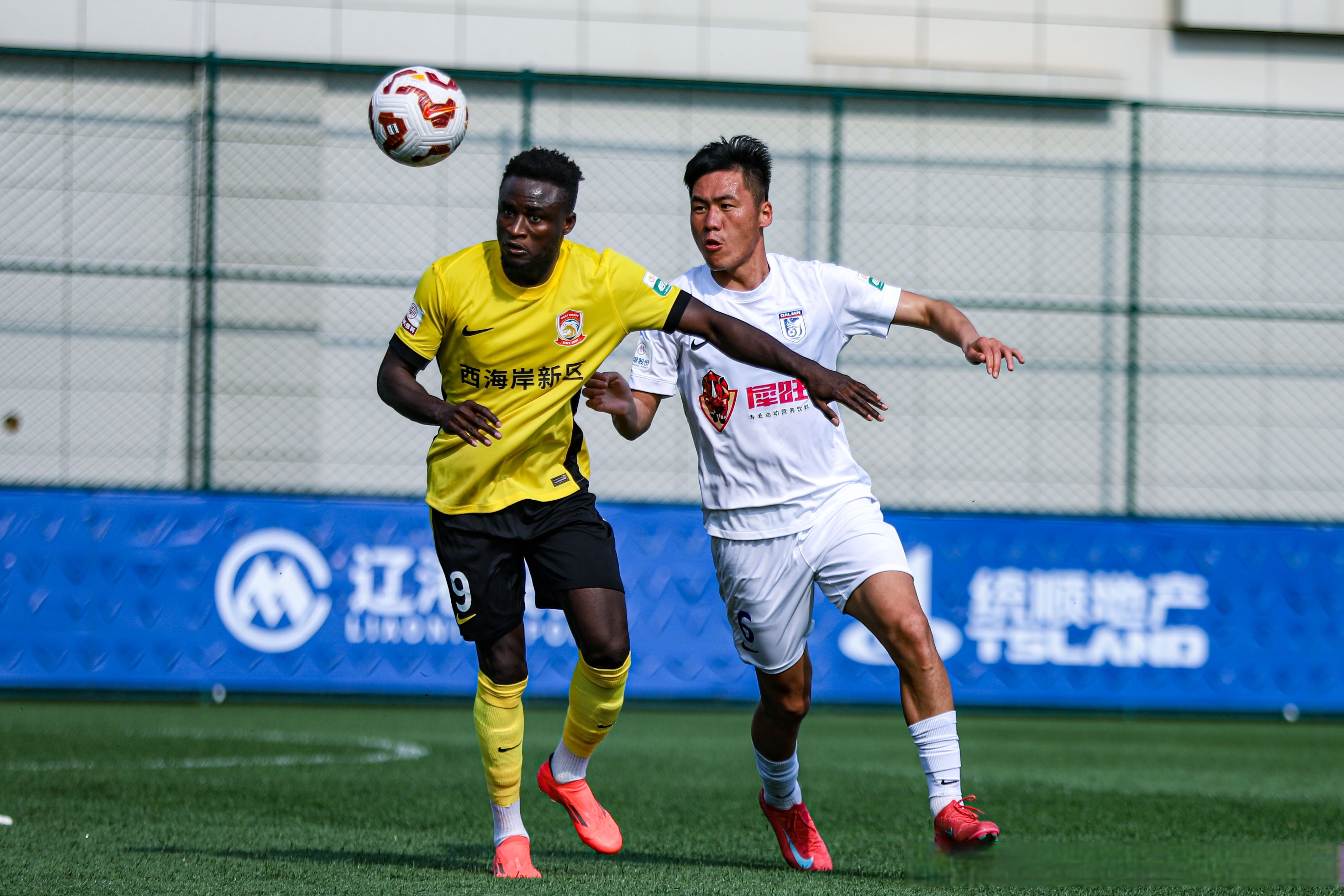 包含西汉姆发布备战花絮,赛后官宣签约,荷甲任务艰巨,年轻球员得到机会的词条 包含西汉姆发布备战花絮,赛后官宣签约,荷甲任务艰巨,年轻球员得到机会的词条