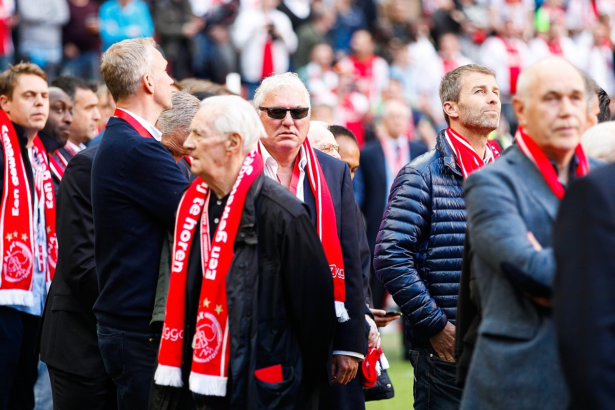 免费资源获取拜仁慕尼黑训练开放日，转会期外线爆发引欢呼，全明星赛在即，赛程密集仍需轮换的简单介绍